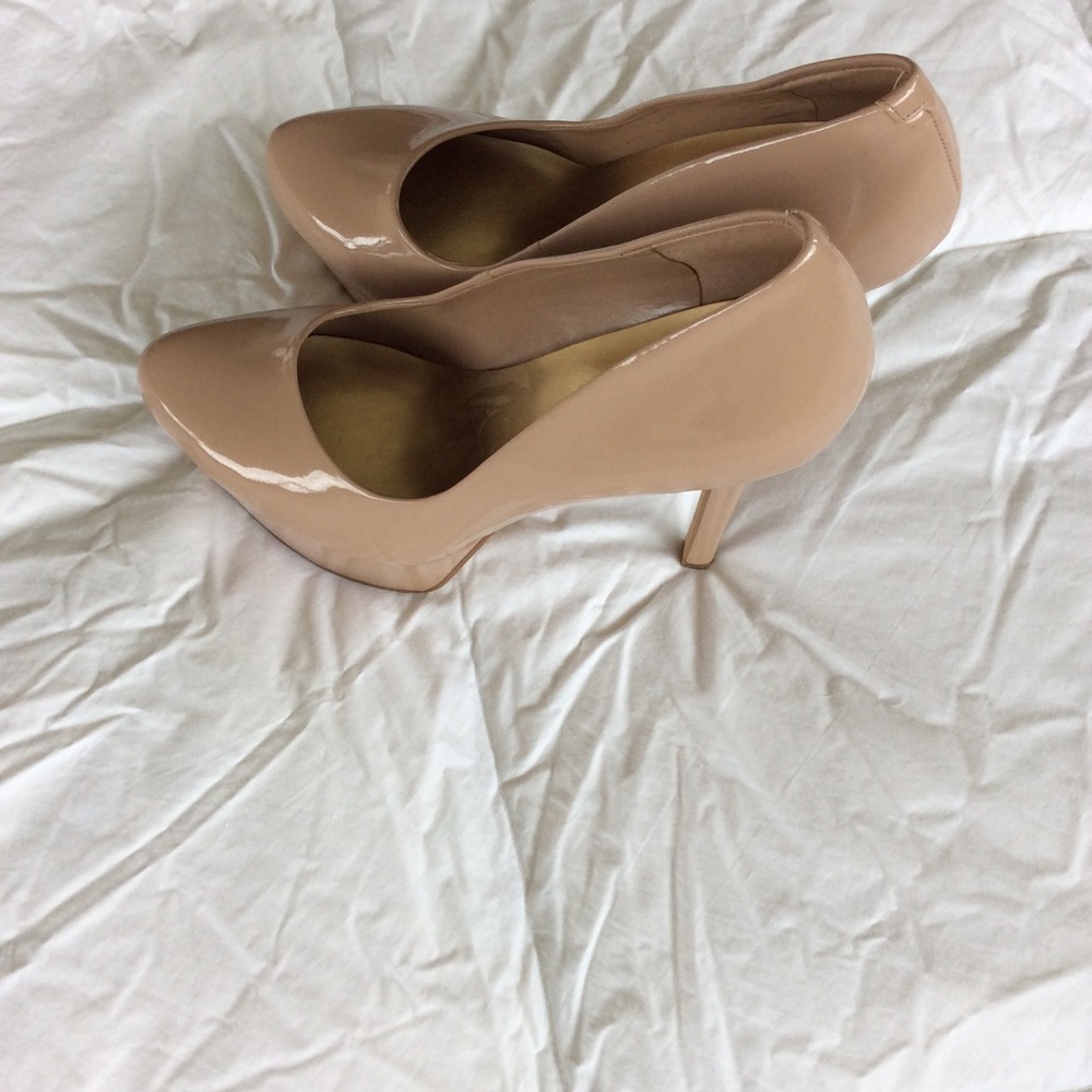 Jessica Simpson worn once blush/tan pumps 9.5